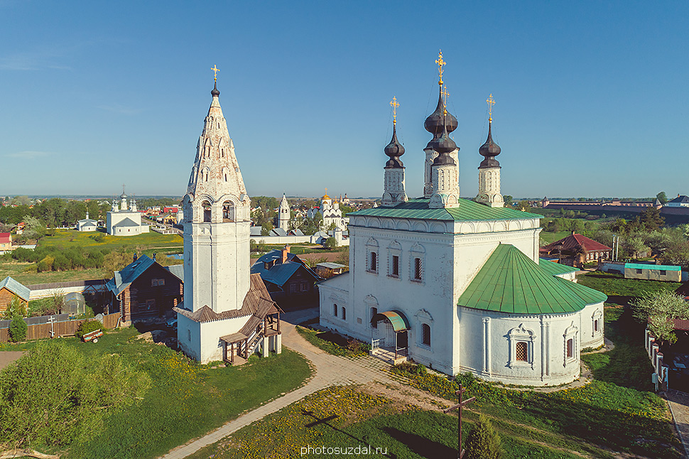 Вознесенская церковь с колокольней в Александровском монастыре Суздаля