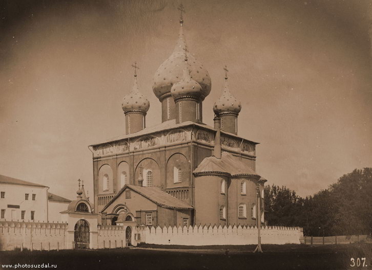 Рождественский собор Суздальского кремля на старой фотографии