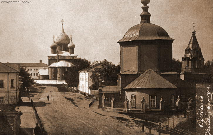Шатровая колокольня ограда и придел Сергия и Никона Радонежских Успенской церкви