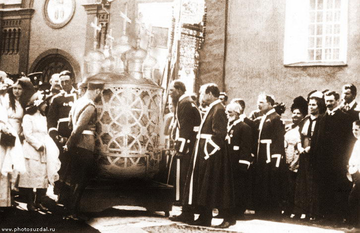 Император Николай II в суздальском кремле