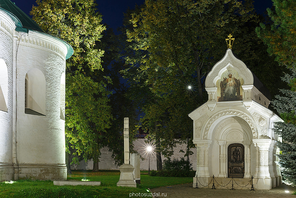 Могила Дмитрия Пожарского на территории Спасо-Евфимиева монастыря в Суздале