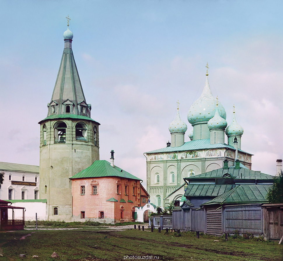 Рождественский собор и колокольня Суздальского кремля на старой фотографии Прокудина-Горского
