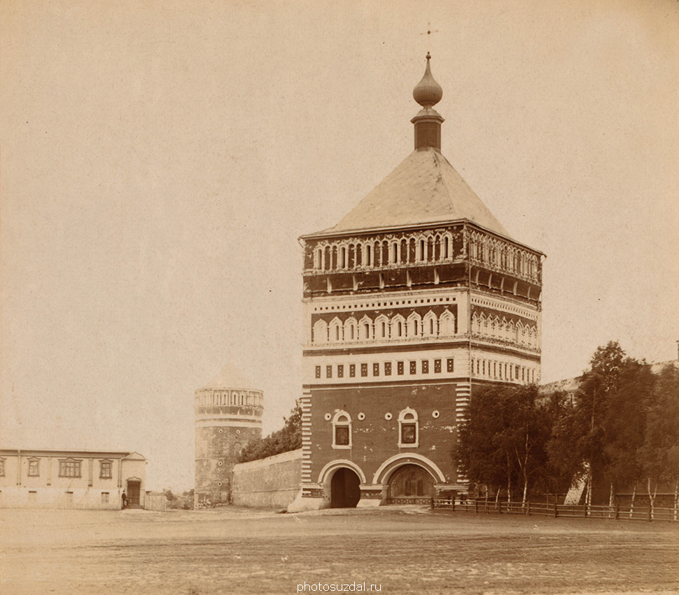 Проездная башня Спасо-Евфимиева монастыря на старой фотографии Прокудина-Горского