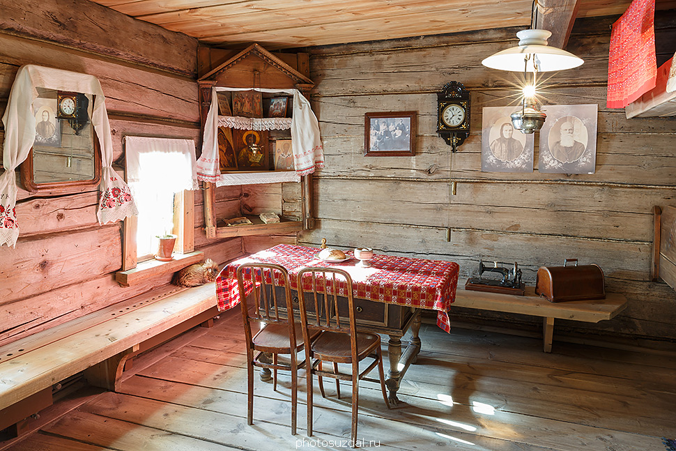 Интерьер дома зажиточного крестьянина в Суздальском музее деревянного зодчества