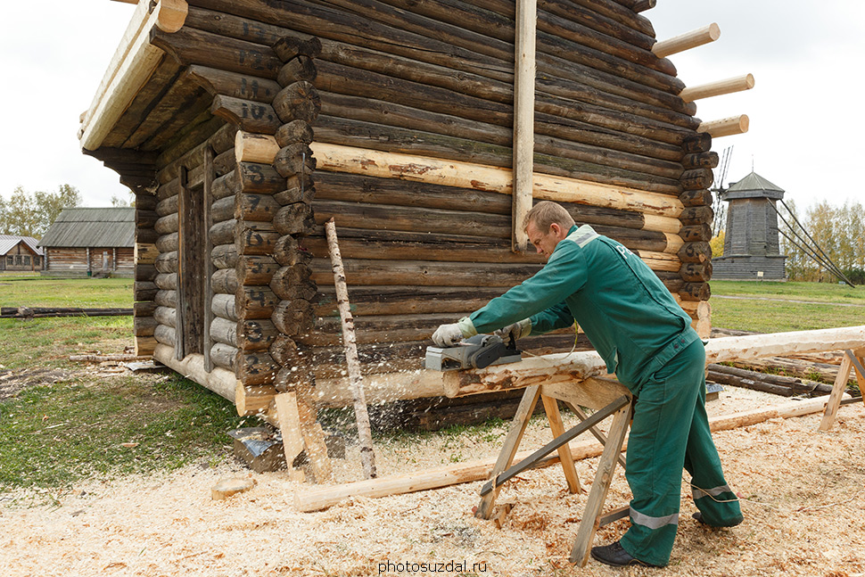 Постройка деревянного амбара