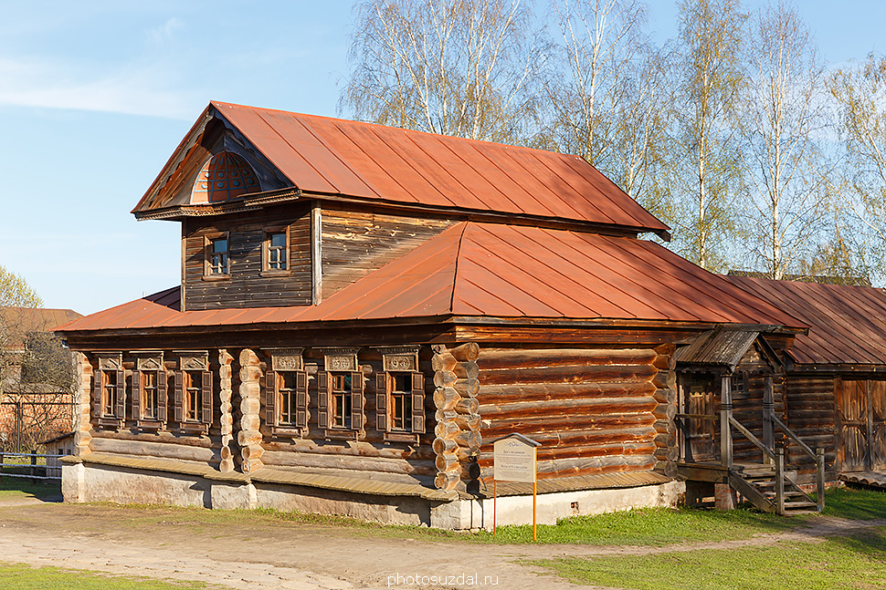 Дом с мезонином из села Тынцы в Суздальском музее деревянного зодчества
