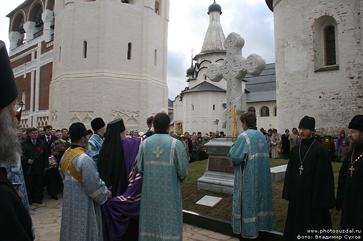 Освящение креста на месте могилы Дмитрия Пожарского
