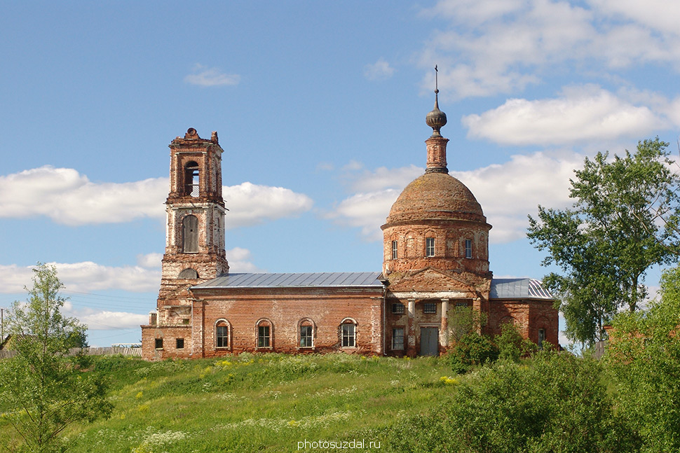 Никольская церковь с колокольней в селе Ославское Суздальского района