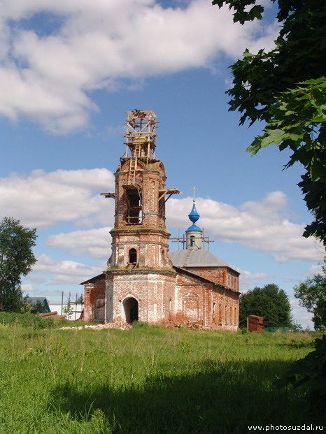 Богородице-Рождественская церковь с колокольней в селе Баскаки