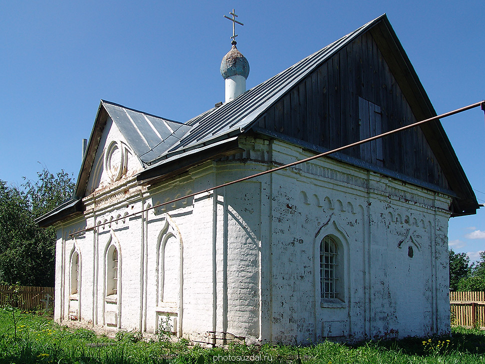 Кладбищенская церковь Александра Невского в селе Весь