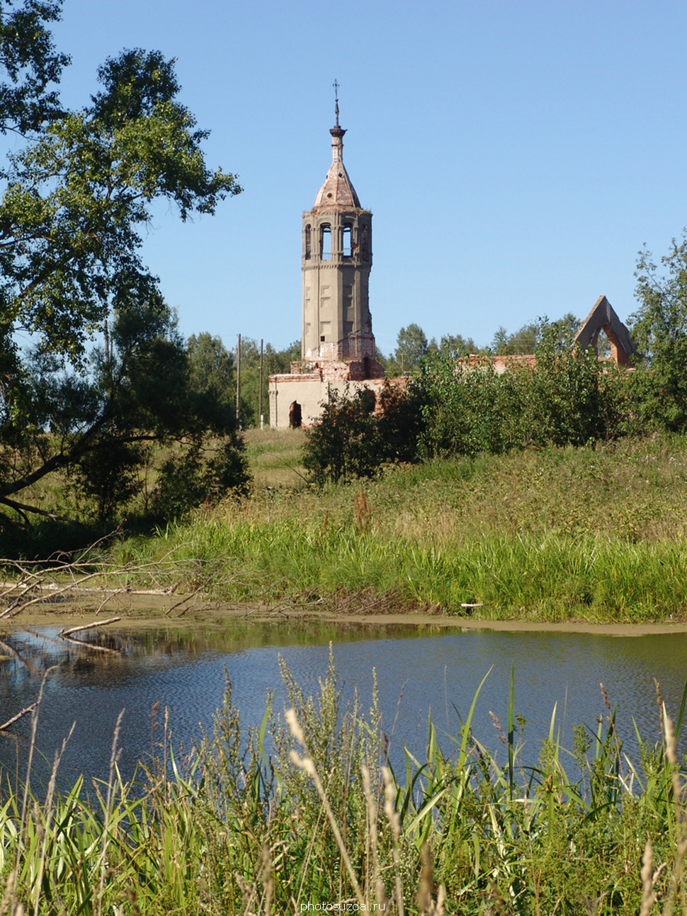 Знаменская церковь с колокольней в селе Погост Быково