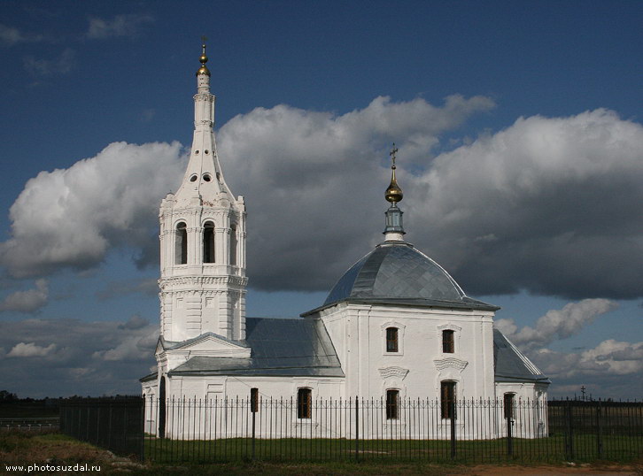 Богородице-Рождественская церковь с колокольней в селе Романово