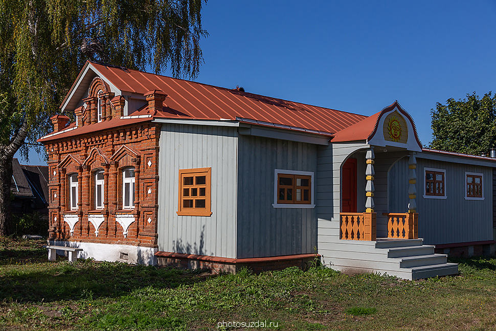 Дом Сергеевых (XIX века) в селе Крапивье Суздальского района реконструированный в 2022 году