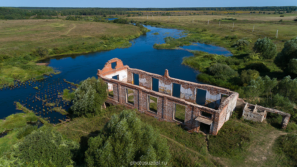 Заброшенная гидроэлектростанция на реке Нерль в селе Заполицы