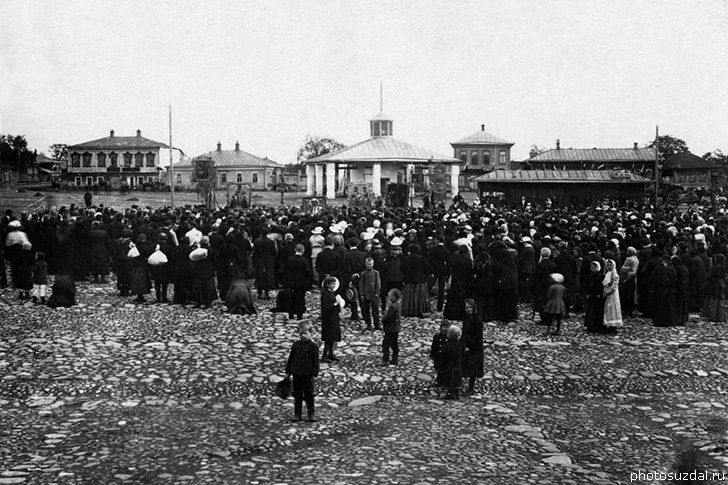 Торговая площадь Суздаля на старой фотографии начала 20 века